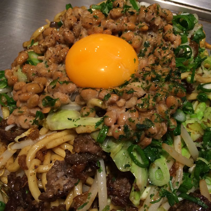 納豆ねぎかす黄身そば(神戸・六甲道 ぎゅんた)