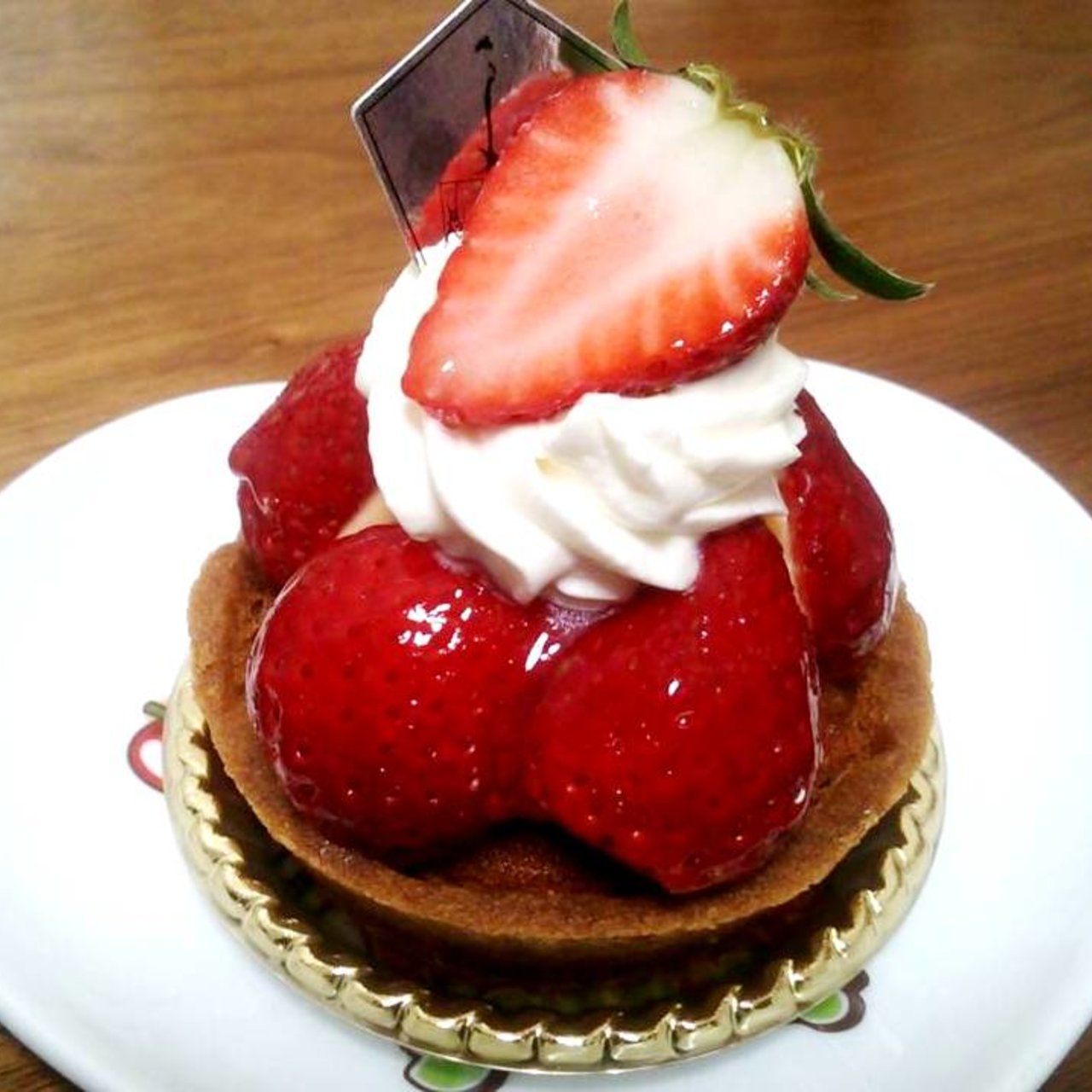 いちごたると きのとやから苺をぎっしりと飾った真っ赤なタルト『贅沢いちご