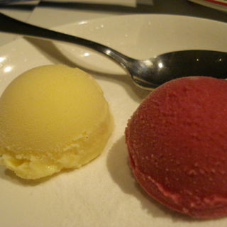 アイスクリームとソルベの盛合せ(カフェ・ドゥ・シャンパーニュ)