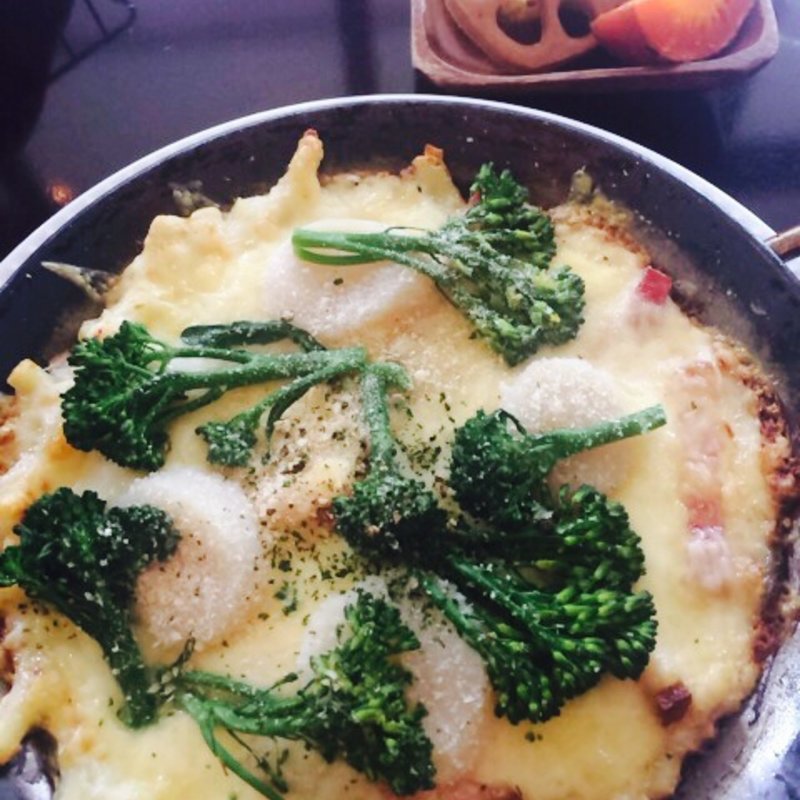 帆立貝柱と白金豚ベーコンスティックセニョールのマカロニグラタン(サンパミニヨン （sympa miniyon）)