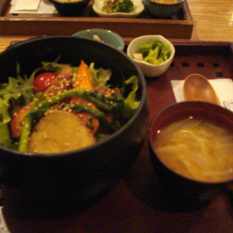 野菜たっぷりビビン丼(玄三庵　肥後橋本店)