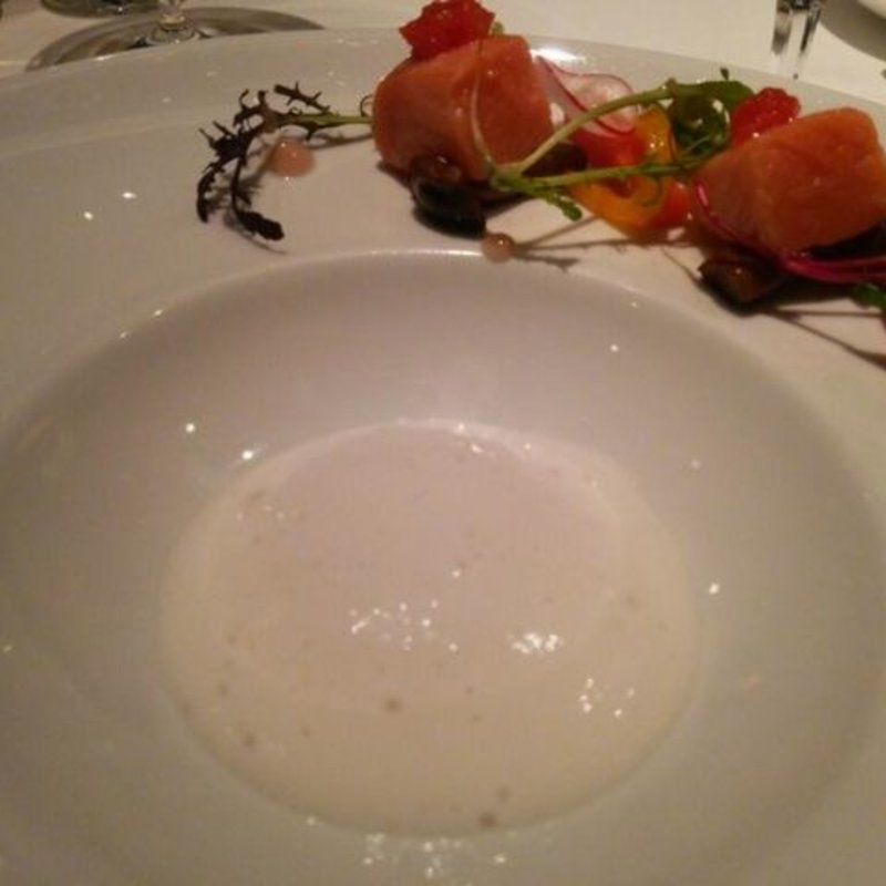 ノルウェイサーモン黒龍酒造“大吟醸しずく”の酒粕のムース(オーグードゥジュール ヌーヴェルエール （Au gout du jour Nouvelle Ere）)