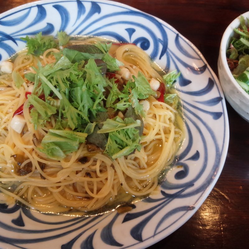 高菜と小柱のペペロンチーノ サラダ付（本日のパスタランチ）(ふき乃塔 狛江店 （フキノトウ）)
