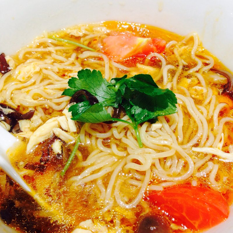 サンラータンメン(粥餐庁 新宿京王モール店)