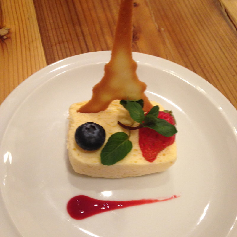 チーズスフレ・エッフェル塔(Bistro Cubeman)