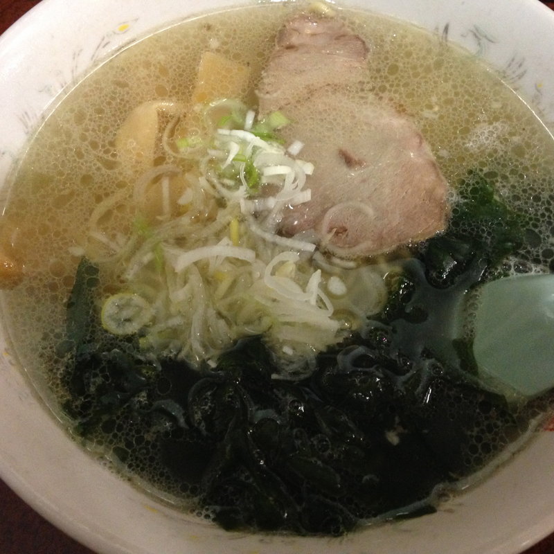 塩ラーメン(札幌本舗田町店)