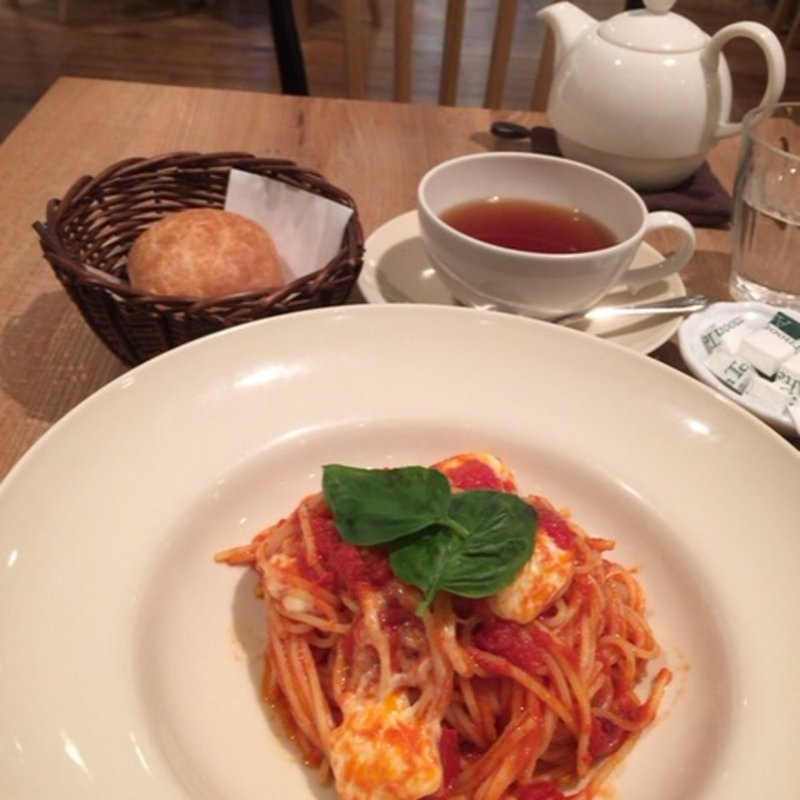 オーガニックトマトとモッツァレラチーズのパスタ(アフタヌーンティー・ティールーム 聖蹟桜ヶ丘京王Ｓ・Ｃ)