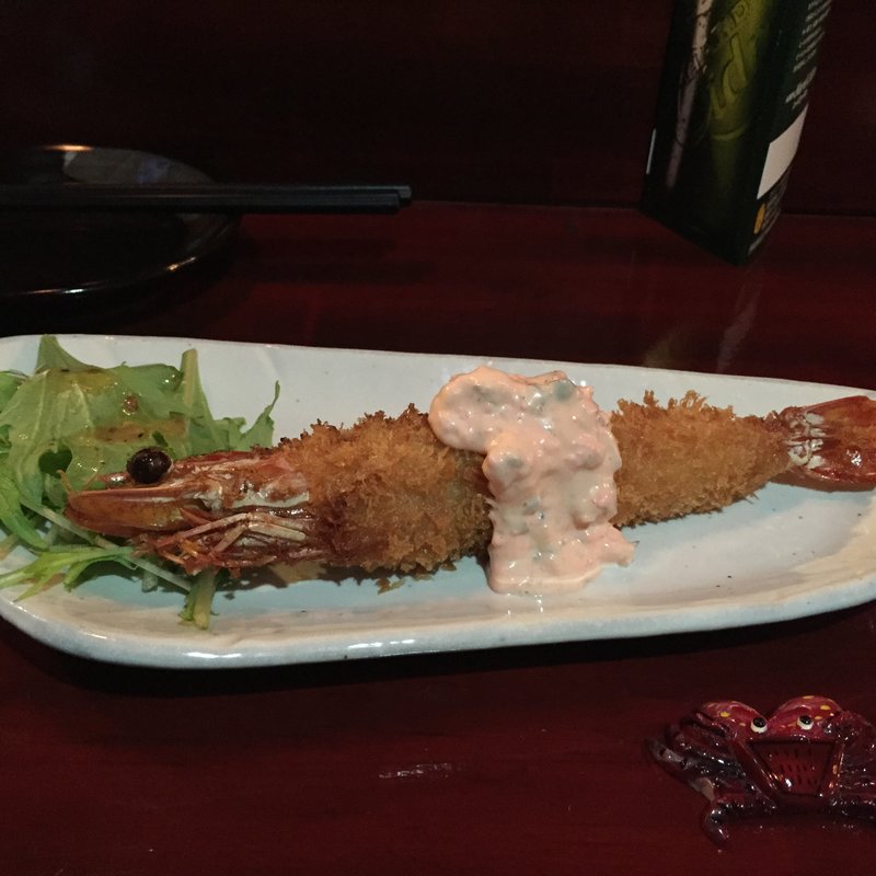 わりとおっきな海老フライ一匹(心斎橋 極上鍋で作る活オマール海老のハーブ蒸し 貝と海老そして蟹)