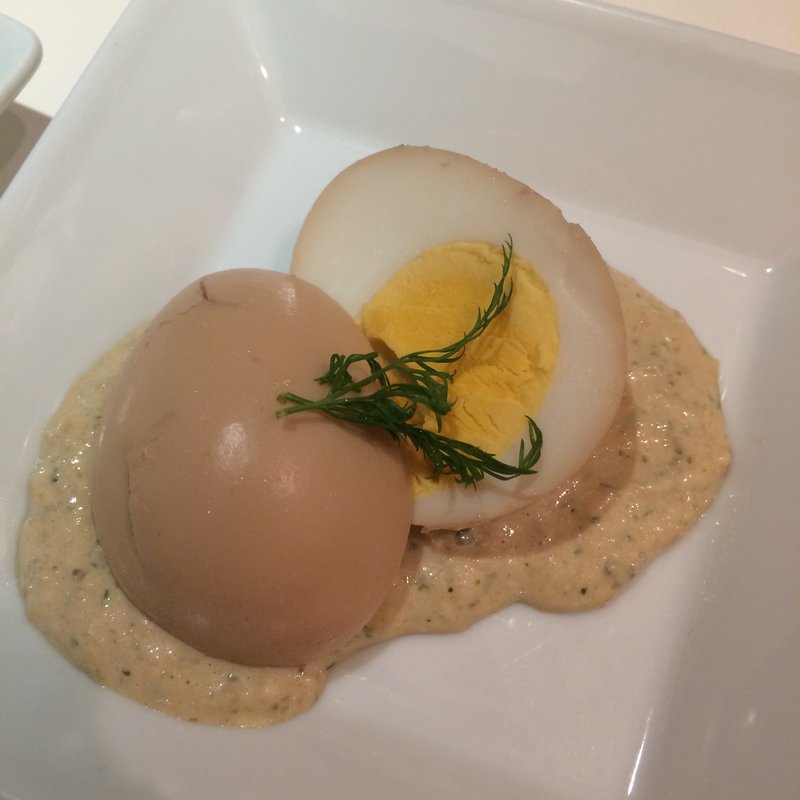 玉子＊香草スモークサーモンソース＊(赤白 （KOHAKU）)