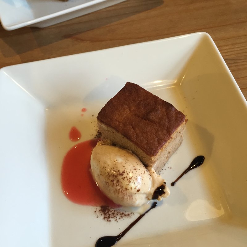 シフォンケーキとキャラメルのジェラート(フレンチ食堂 セルクル)