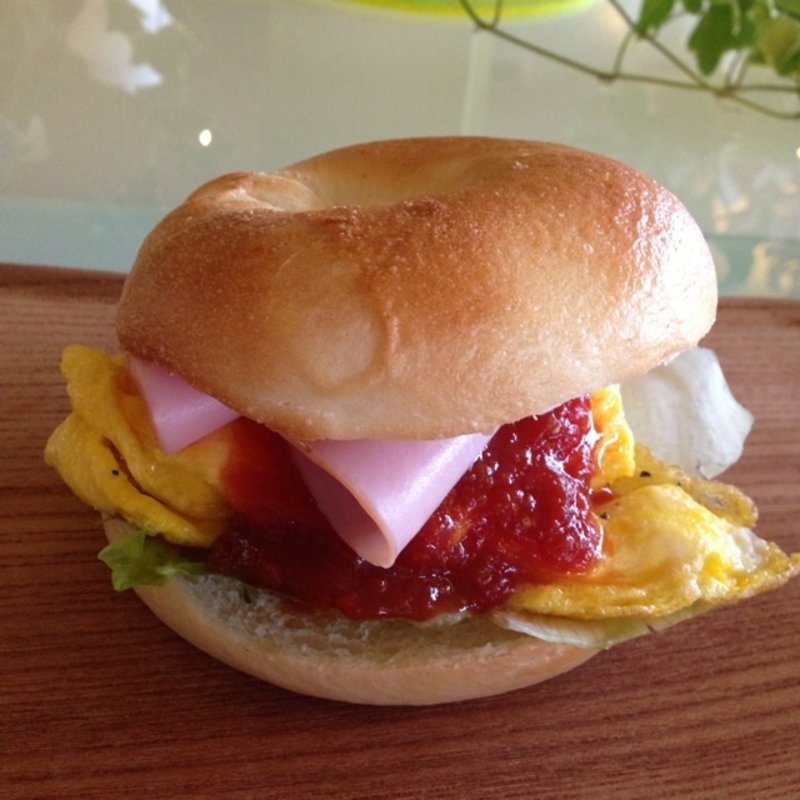 たまごとハムのベーグル(カフェ サンチェ)