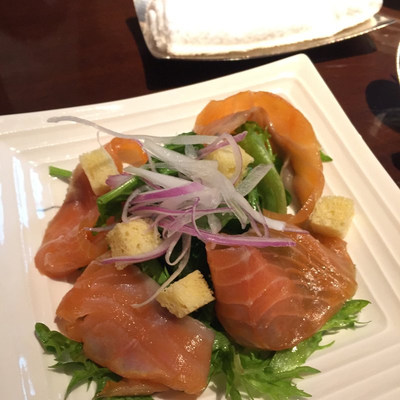 サーモンのスピナッチサラダ(THE LOBBY LOUNGE)