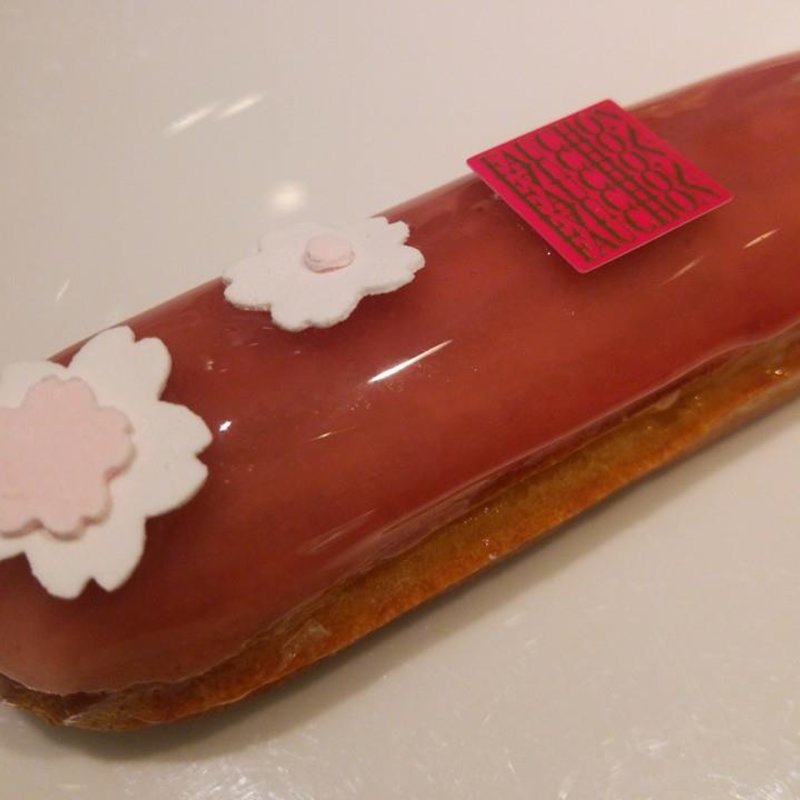 エクレア　サクラ(フォションパリルカフェ 池袋東武百貨店 （FAUCHON PARIS Le Cafe）)