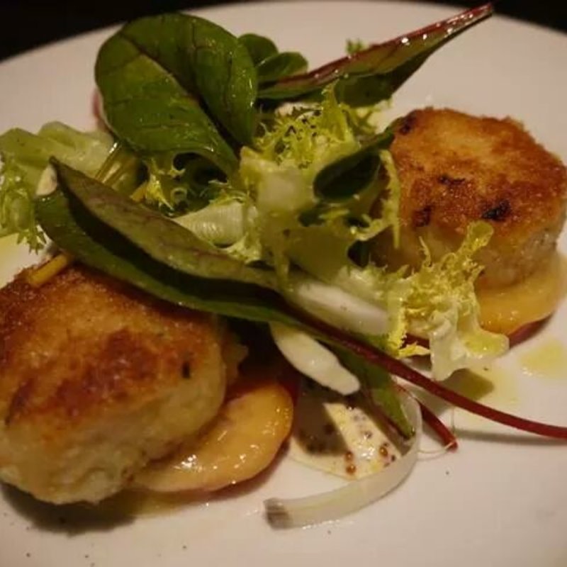 スモークチェダーとトマトロースト(ワカヌイ グリルダイニング)