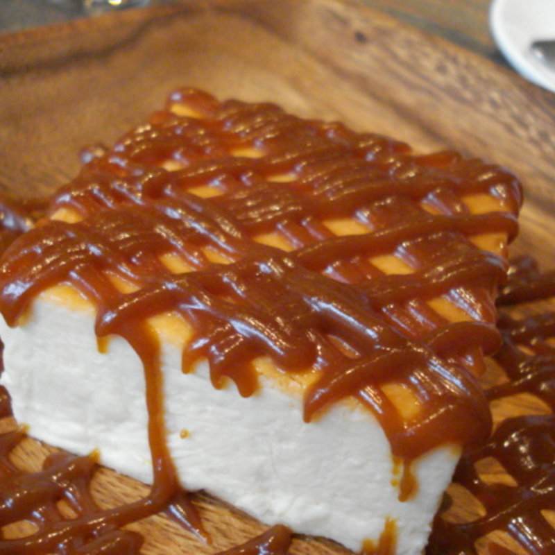 焦がしキャラメルの濃厚チーズケーキ(スズカフェ銀座 | SUZUCAFE Ginza)
