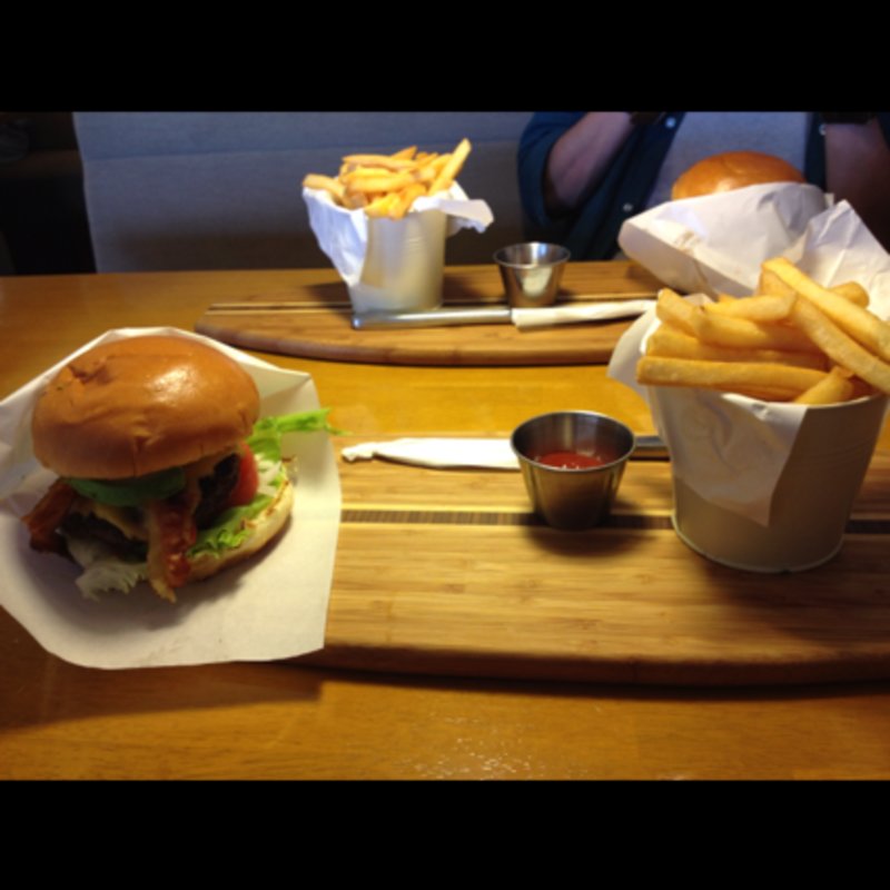 カルフォルニアバーガー(H.B PASTA&PIZZA　テラスモール湘南店)