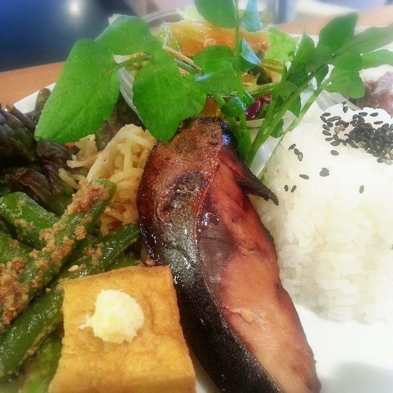 ブリの照り焼きおばんざい(フダンカフェ （fudan　ｃａｆｅ）)