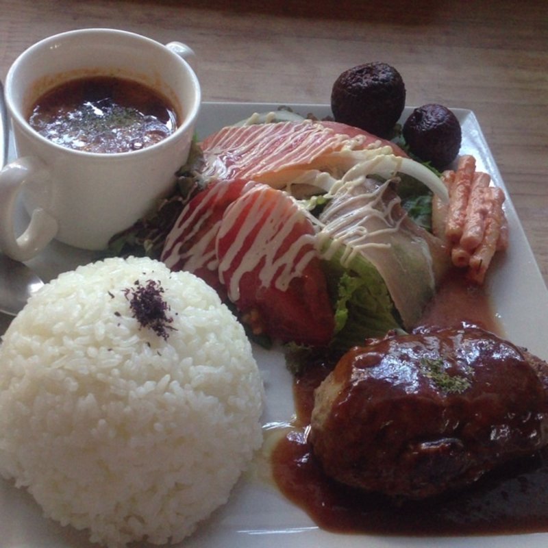 チーズハンバーグ 洋食(月灯りの屋根)