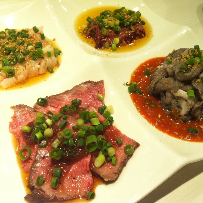 刺身盛り合わせ(ホルモン串焼 まるたみ （まるたみ）)