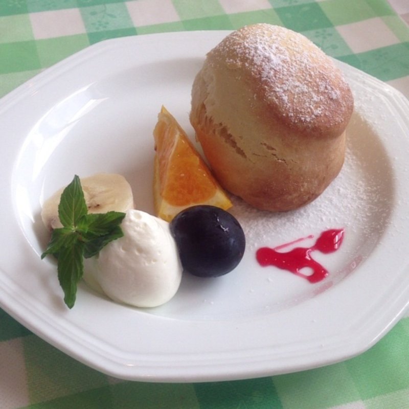 スコーンとフルーツ(Viognier ヴィオニエ)