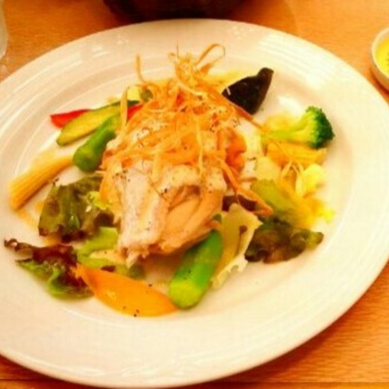 彩り野菜とチキンのグリル(生活の木 メディカルハーブガーデン 薬香草園)