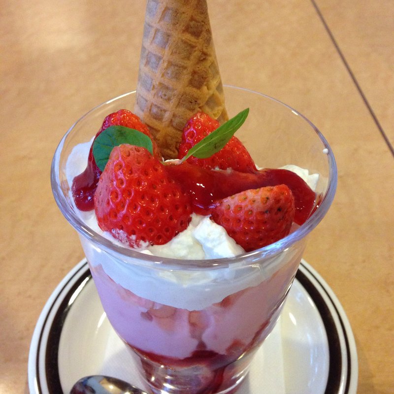 いちごのパフェ(京都洋食レストラン スター高島屋洛西店 )