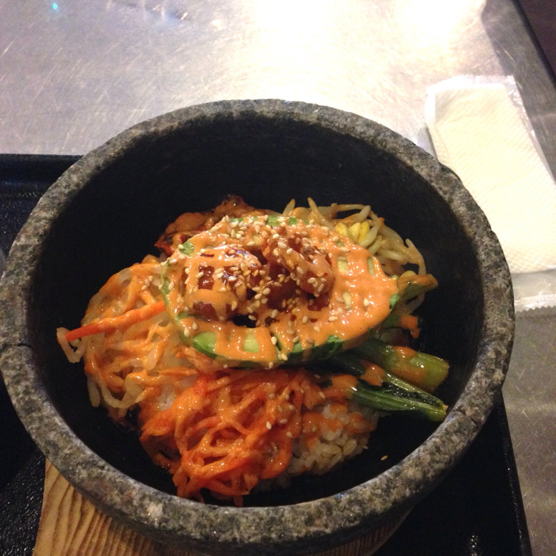 アボカドと海老の石焼きビビンバ(韓豚屋 池袋サンシャインシティ店)