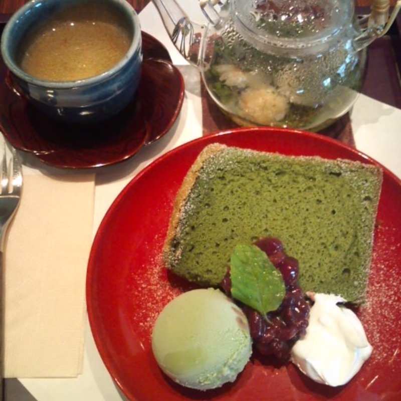 抹茶のシフォンケーキセット(菊水茶廊 本店 （きくすいさろう）)