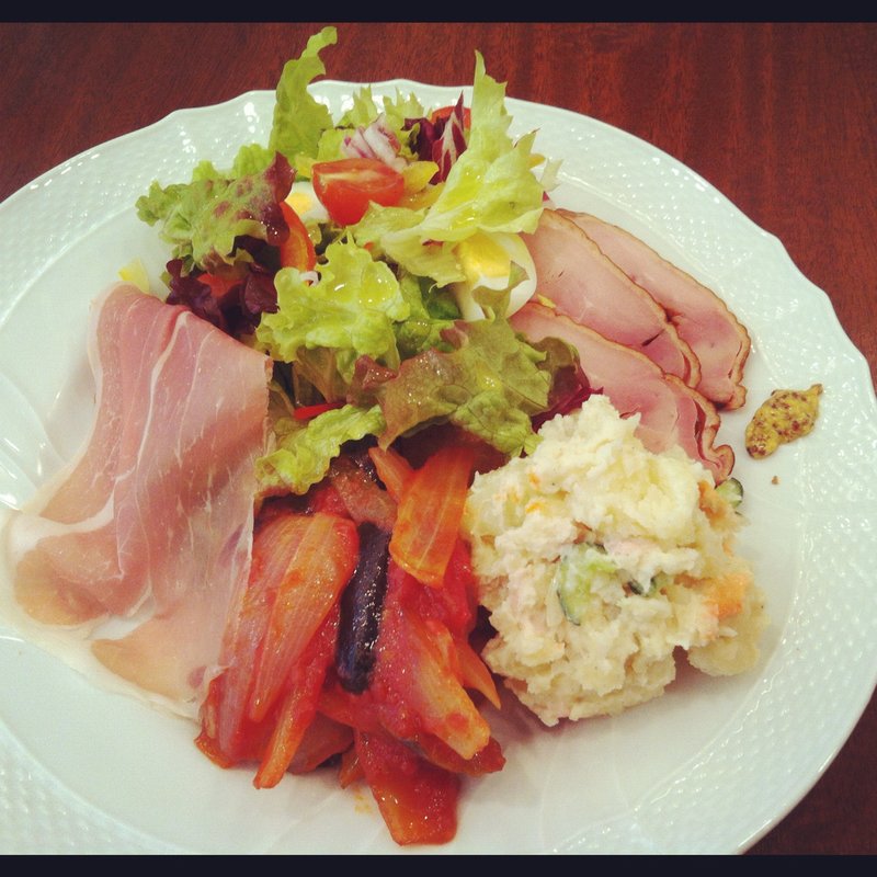 自家製スモークチキンのオープンサンド(Aqua Vitae （アクア ヴィテ）)