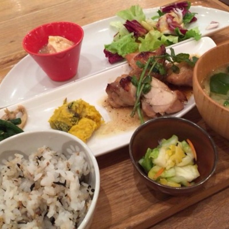 お肉のランチ(おぼんdeごはん 新宿ミロード店 )