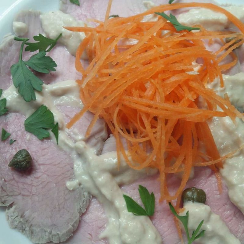 フランス仔牛のトンナートソース(ピッツェリア武蔵野山居)