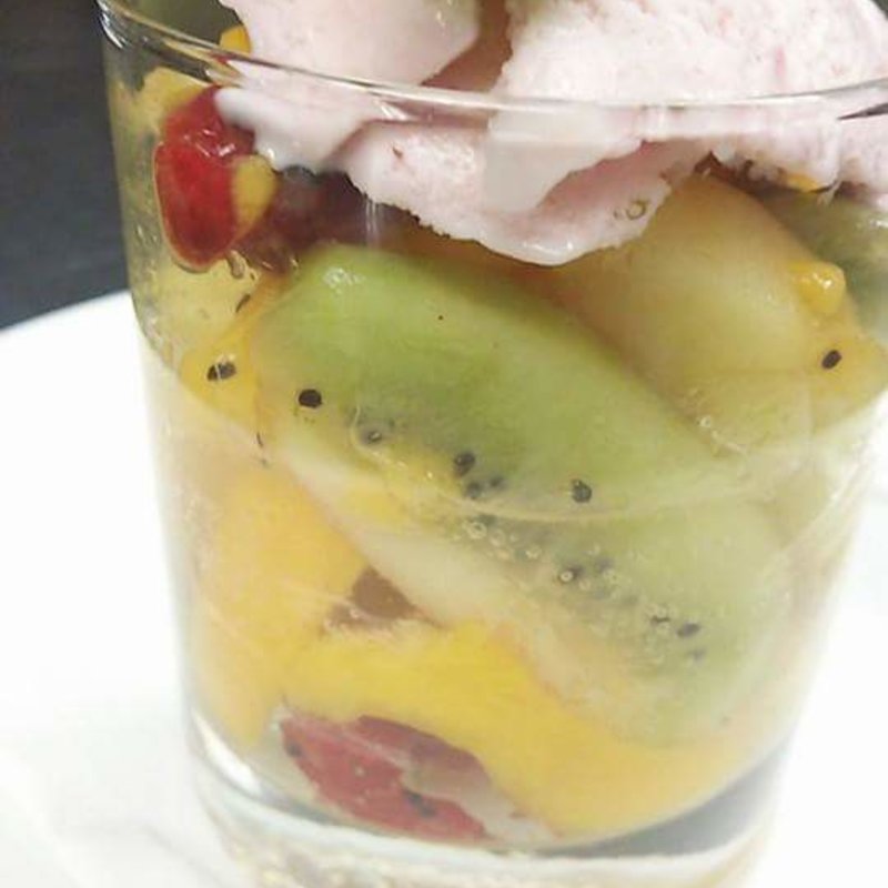 フルーツマリネいちごのジェラート(ピッツェリア武蔵野山居)