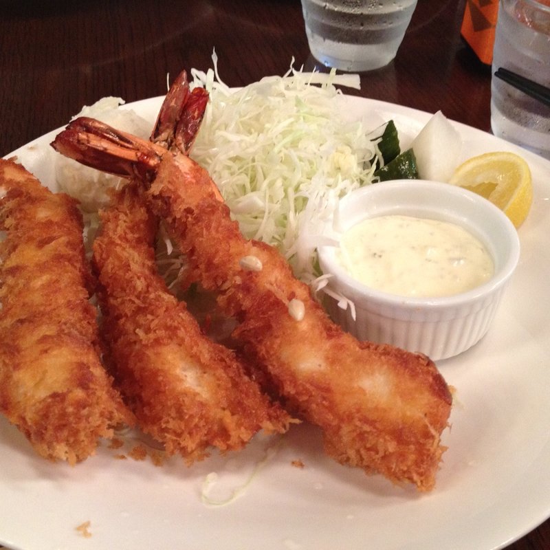 P.C.M.特製 ”ジャンボ海老フライ”(P.C.M. パブ・カーディナル・マルノウチ)