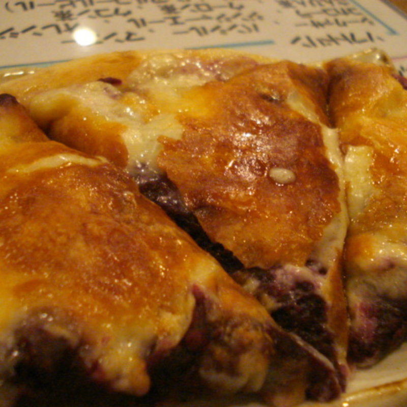 紅芋ピザ(レストラン オキナワ （OKINAWA）)