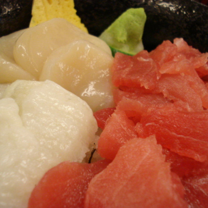 マグロ・ホタテ・えんがわ丼(海鮮丼 大江戸 築地市場内店 （かいせんどん おおえど）)