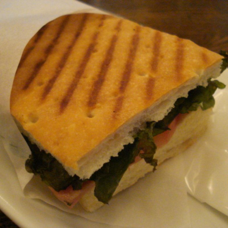 パニーニランチ(Muu Muu&il Bar CENTRAL BANCO （ムウムウ エイル バール・セントラル バンコ）)