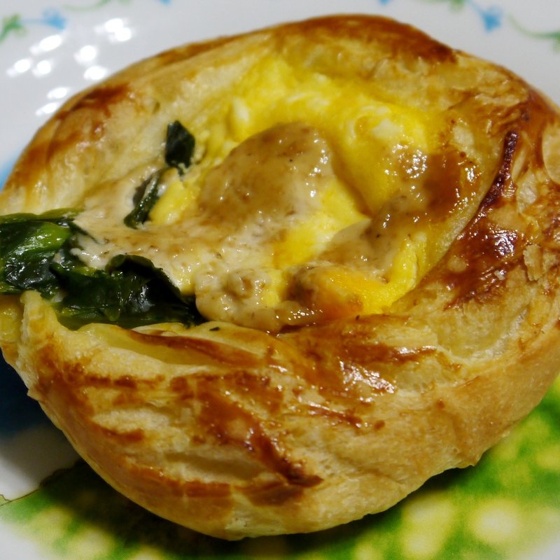 菜の花と卵の春色パン(ルパ 橋本店 （Ｌｅ ｒｅｐａｓ）)