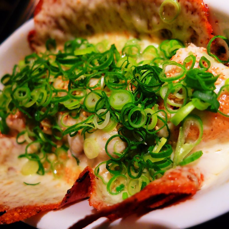 若鶏ゴママヨソースのチーズ焼き(曾根崎鉄板食堂 はなたれ)