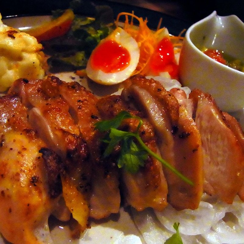 大山地鶏の岩塩焼き(京橋 二刀流)