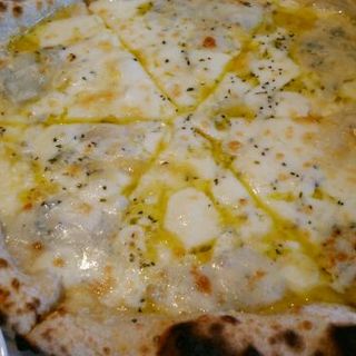 4種のチーズのピッツア(ＳＣＯＲＰＩＯＮＥ)