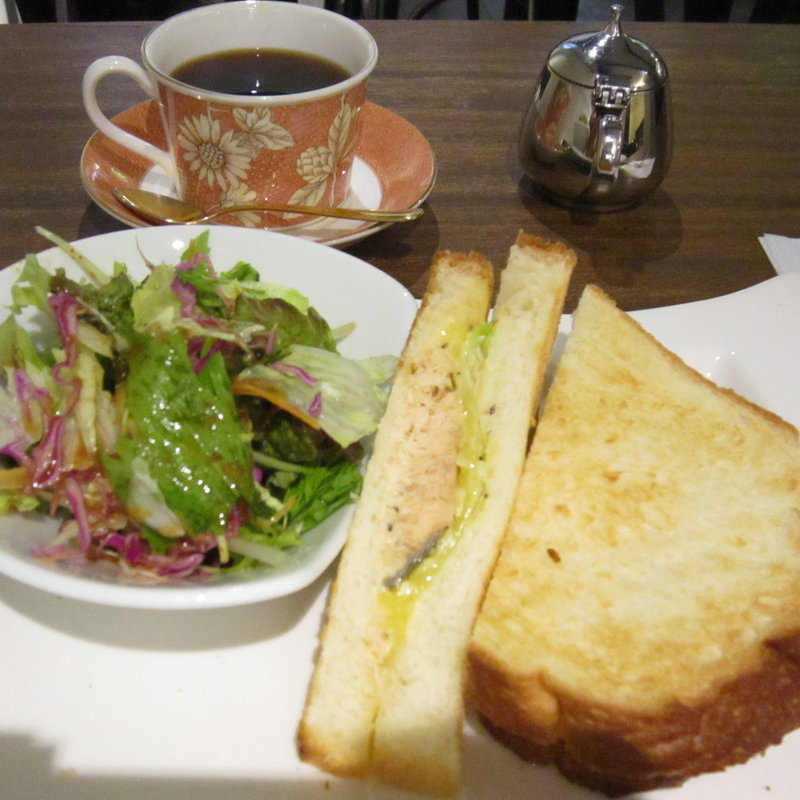 焼き鮭とチーズのサンド(バターブレンドコーヒー ダンケ)