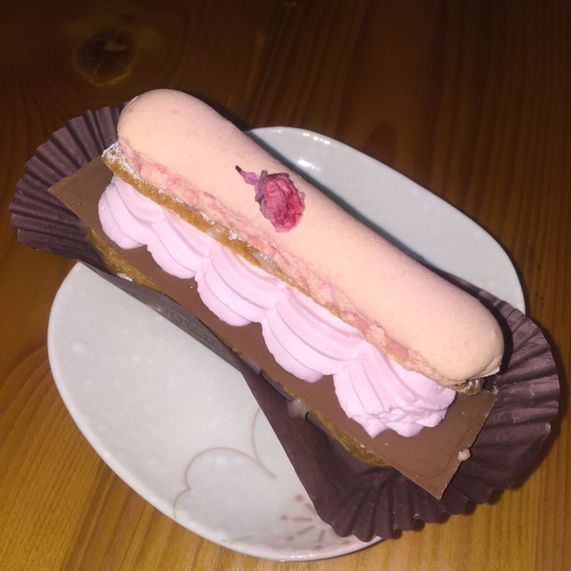 春のエクレア(サンルイ島　葉山本店)
