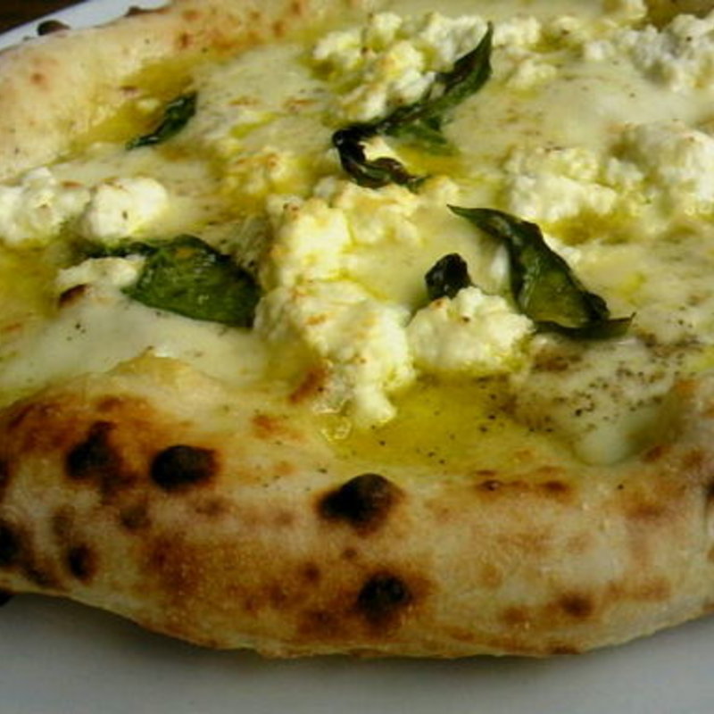 クアトロフォルマッジョ(ピッツェリアベーネベーネ)