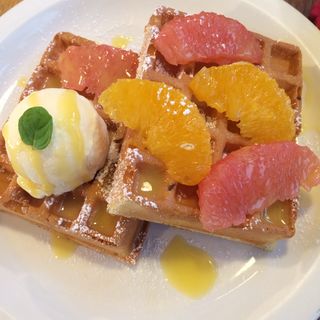 ピンクグレープフルーツワッフル(Waffle cafe ORANGE)