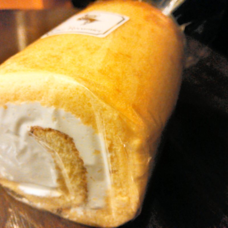 クリームたっぷりロール(レカミエセンター 南駅店)