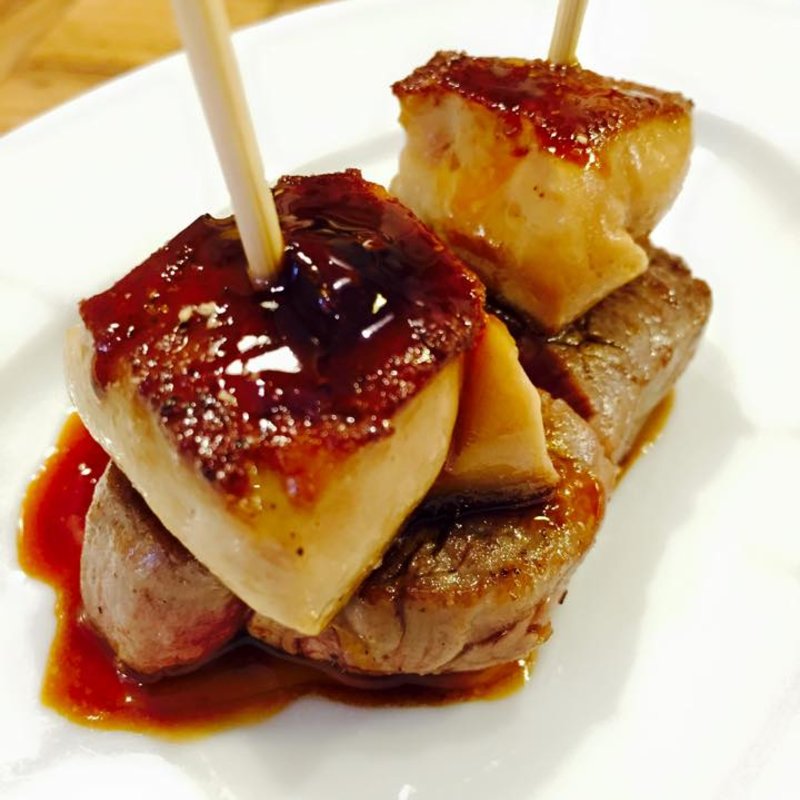 牛フィレフォアグラロッシーニ串(Italian Kitchen VANSAN)