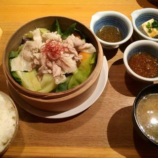 季節野菜のセイロ蒸し膳(黒ぶたや ルミネ横浜店)