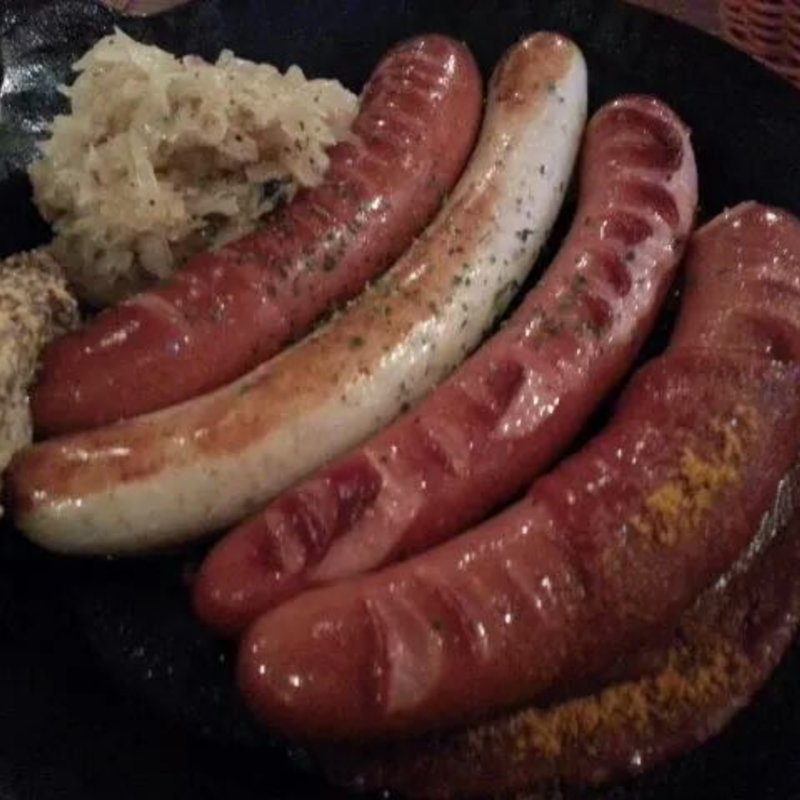 4種のグリルドイツソーセージ盛合せ(ツムビアホフ 新宿 （Zum BIERHOF）)