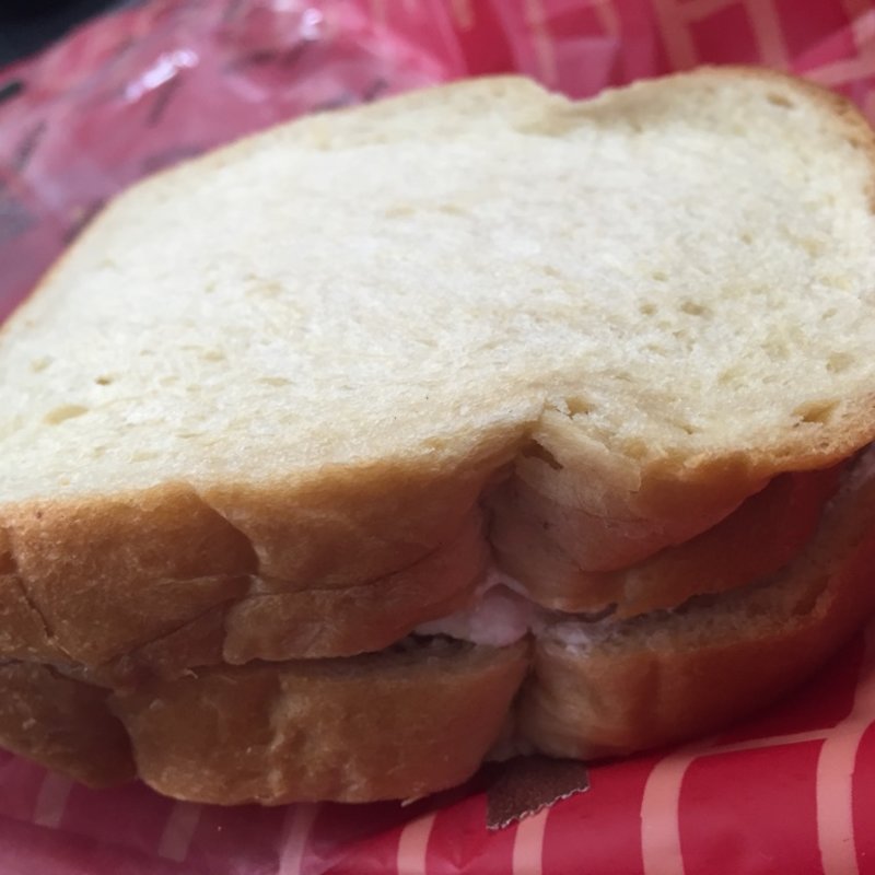 生クリームサンド(Boulangerie Kawa 本町南店)