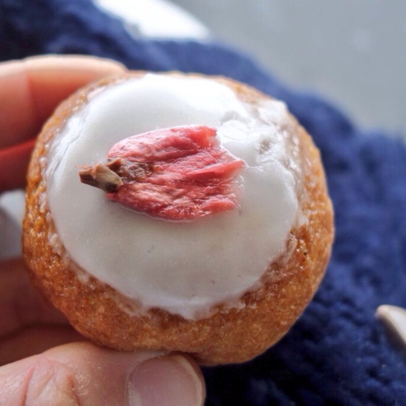 さくらレアチーズパフ(モンプチシュー)